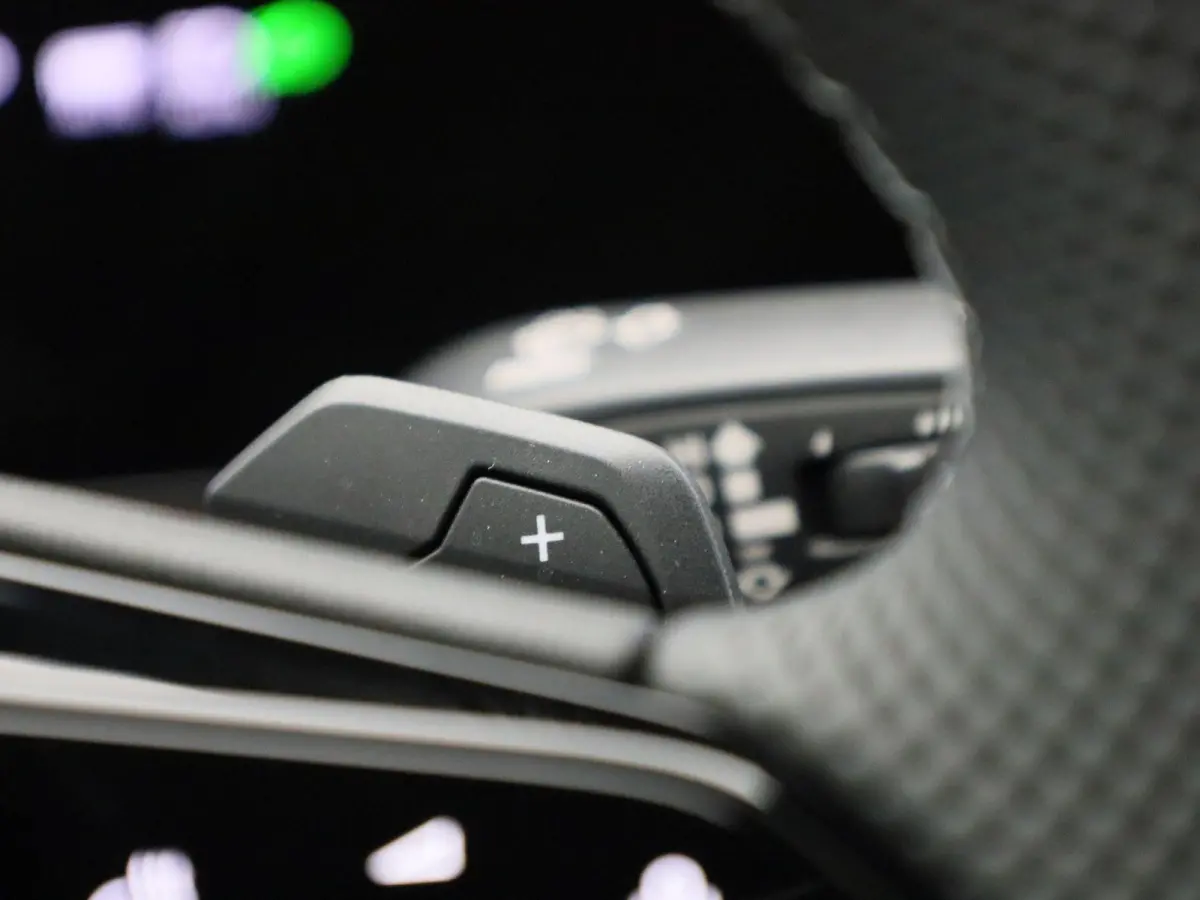 edition performance 100 kWh | Adaptive cruise control | Bang & Olufsen sound system | Luchtvering | 360 graden camera | Verwarmbaar stuurwiel | Head-up display | Stoelverwarming voor & achte