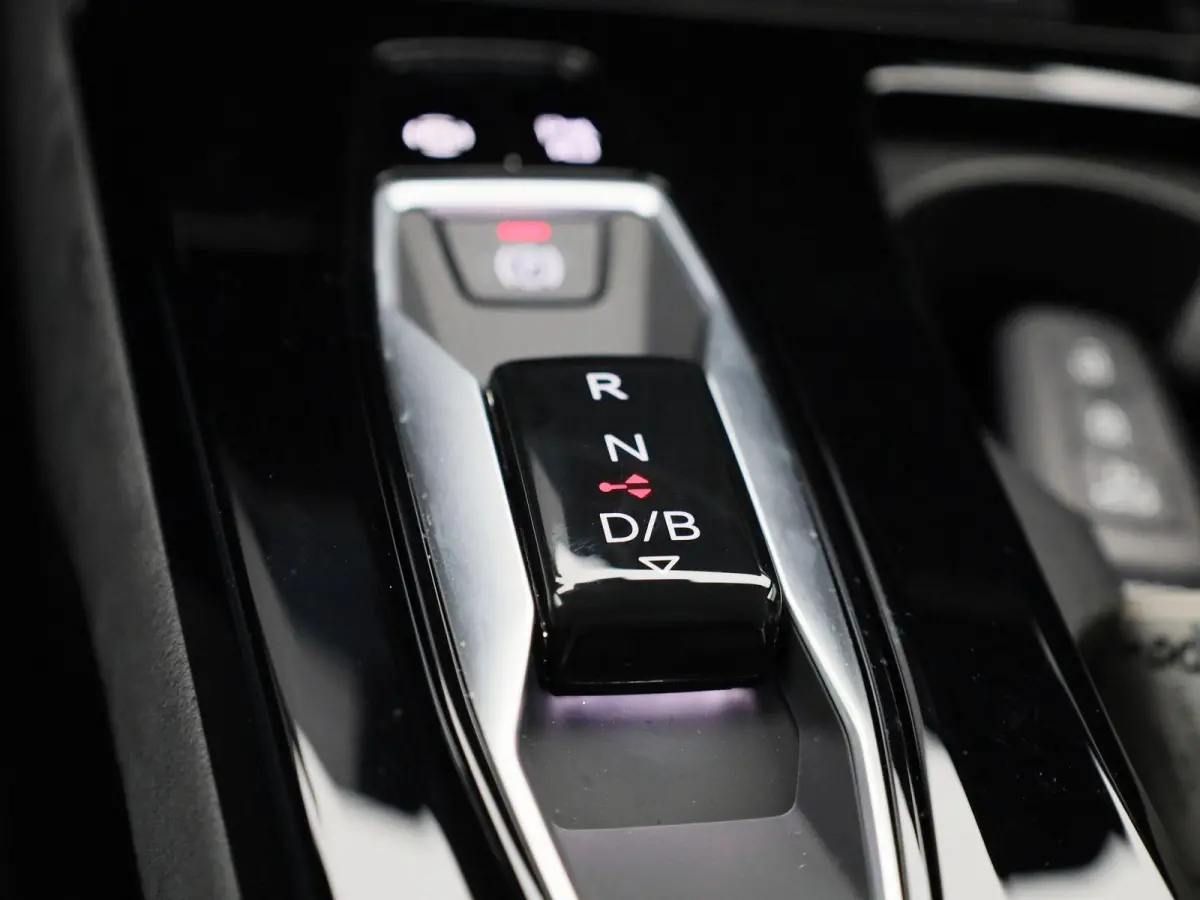 edition performance 100 kWh | Adaptive cruise control | Bang & Olufsen sound system | Luchtvering | 360 graden camera | Verwarmbaar stuurwiel | Head-up display | Stoelverwarming voor & achte
