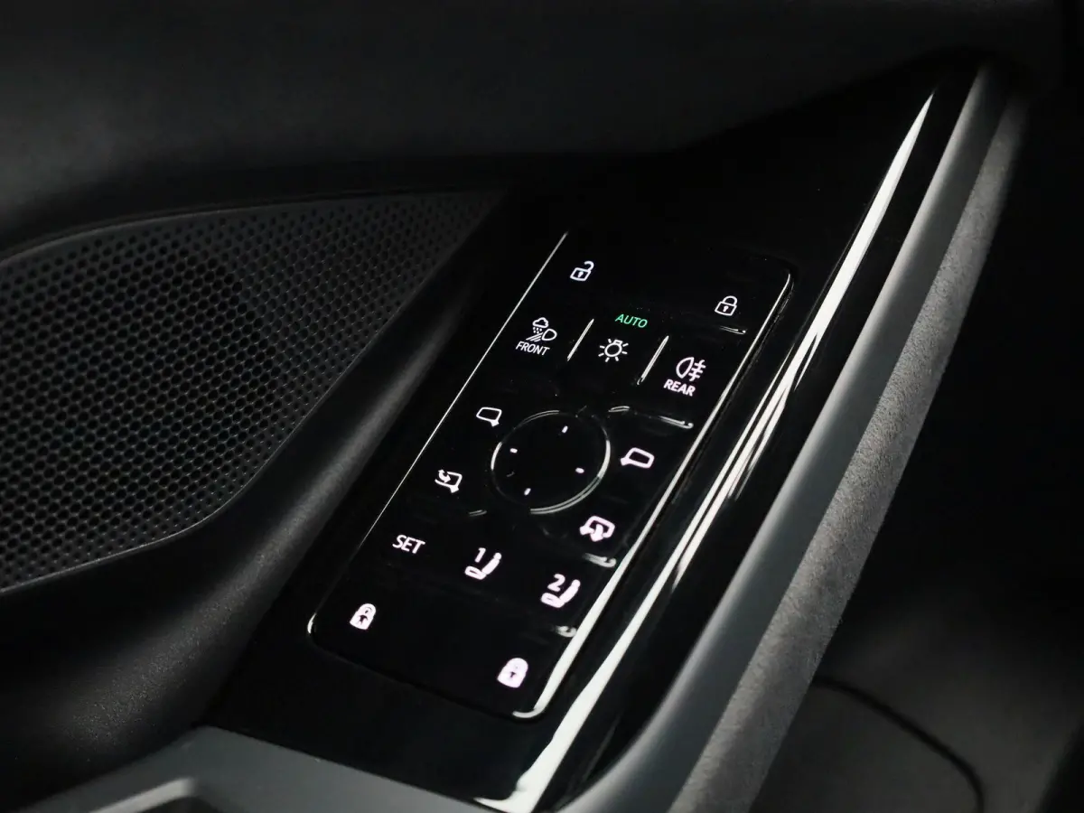edition performance 100 kWh | Adaptive cruise control | Bang & Olufsen sound system | Luchtvering | 360 graden camera | Verwarmbaar stuurwiel | Head-up display | Stoelverwarming voor & achte