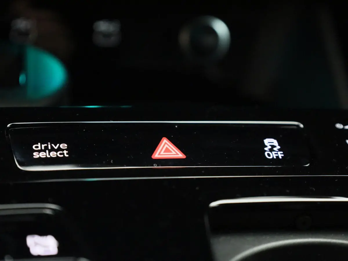 edition performance 100 kWh | Adaptive cruise control | Bang & Olufsen sound system | Luchtvering | 360 graden camera | Verwarmbaar stuurwiel | Head-up display | Stoelverwarming voor & achte