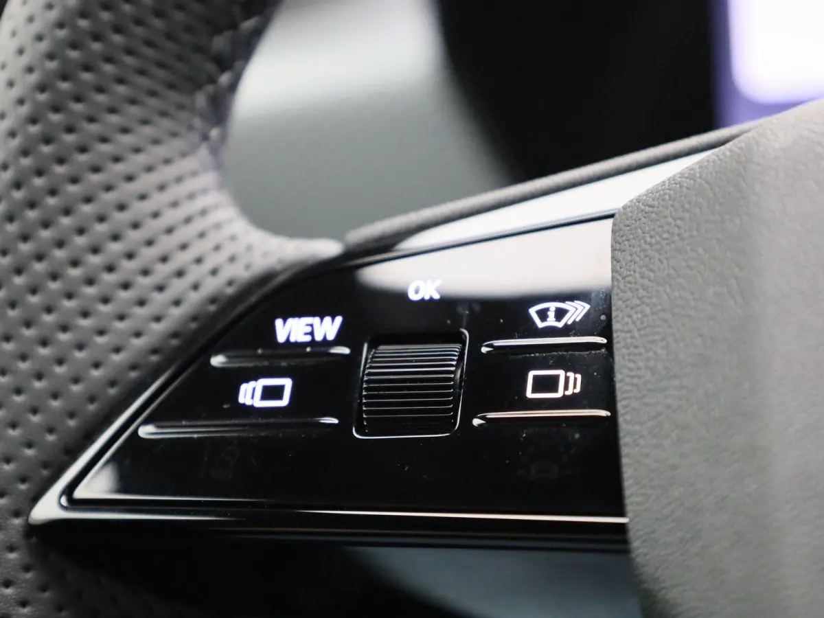 edition performance 100 kWh | Adaptive cruise control | Bang & Olufsen sound system | Luchtvering | 360 graden camera | Verwarmbaar stuurwiel | Head-up display | Stoelverwarming voor & achte