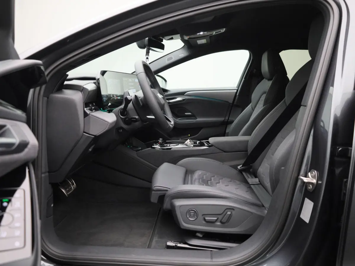 edition performance 100 kWh | Adaptive cruise control | Bang & Olufsen sound system | Luchtvering | 360 graden camera | Verwarmbaar stuurwiel | Head-up display | Stoelverwarming voor & achte