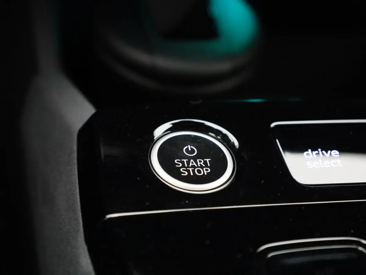 edition performance 100 kWh | Adaptive cruise control | Bang & Olufsen sound system | Luchtvering | 360 graden camera | Verwarmbaar stuurwiel | Head-up display | Stoelverwarming voor & achte