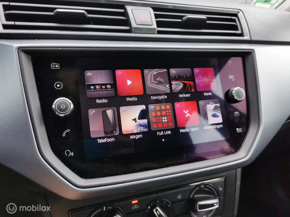 1.0 TGI STYLE/90PK/CAMERA/CARPLAY/DAB/CRUISE/PDC/