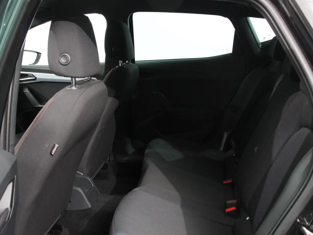 1.0 EcoTSI 110pk Automaat FR DEMO ! Climate Control Adaptieve cruise control LED Keyless Parkeersensoren Verwarmde voorstoelen Achteruitrij Camera Apple Carplay/ Android Auto