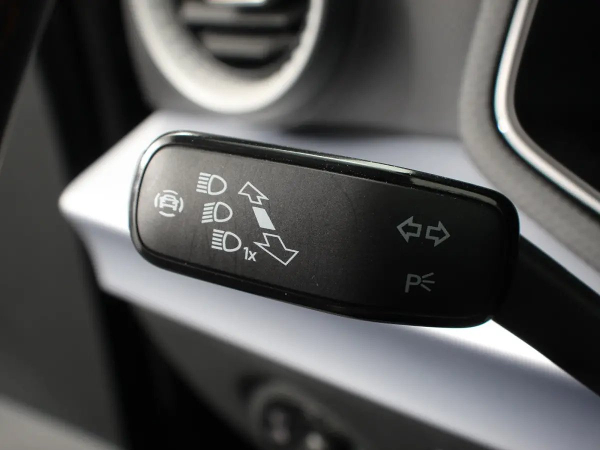1.0 EcoTSI 110pk Automaat FR DEMO ! Climate Control Adaptieve cruise control LED Keyless Parkeersensoren Verwarmde voorstoelen Achteruitrij Camera Apple Carplay/ Android Auto