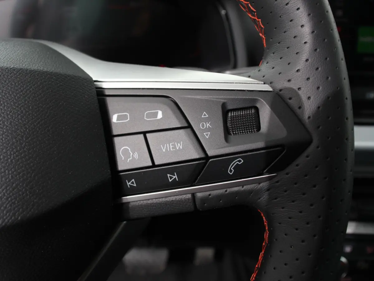 1.0 EcoTSI 110pk Automaat FR DEMO ! Climate Control Adaptieve cruise control LED Keyless Parkeersensoren Verwarmde voorstoelen Achteruitrij Camera Apple Carplay/ Android Auto