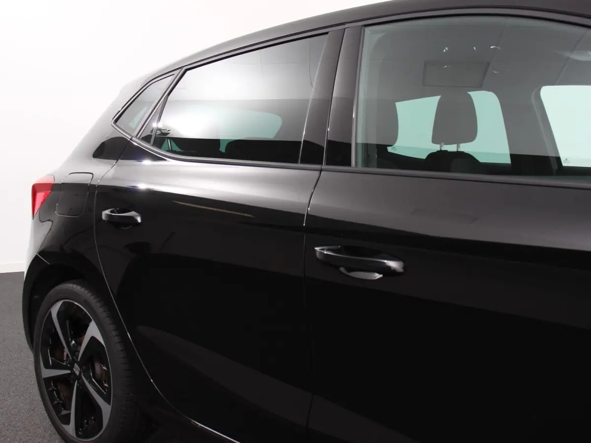 1.0 EcoTSI 110pk Automaat FR DEMO ! Climate Control Adaptieve cruise control LED Keyless Parkeersensoren Verwarmde voorstoelen Achteruitrij Camera Apple Carplay/ Android Auto