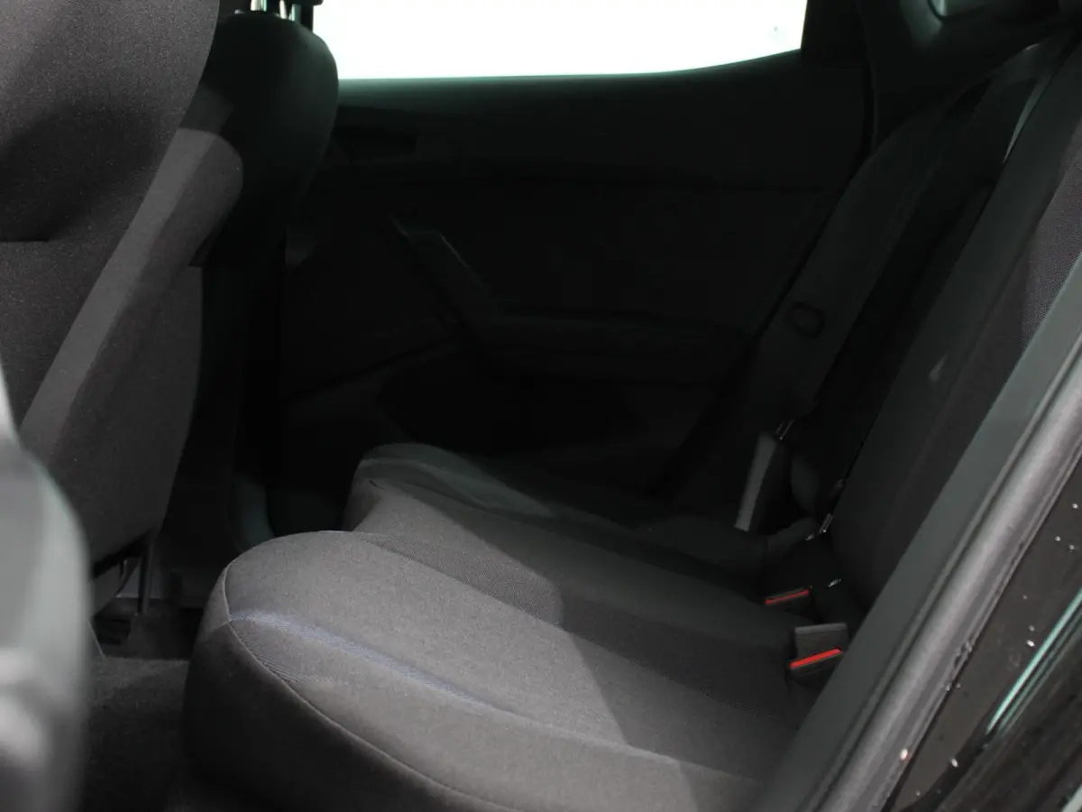 1.0 EcoTSI 110pk Automaat FR DEMO ! Climate Control Adaptieve cruise control LED Keyless Parkeersensoren Verwarmde voorstoelen Achteruitrij Camera Apple Carplay/ Android Auto