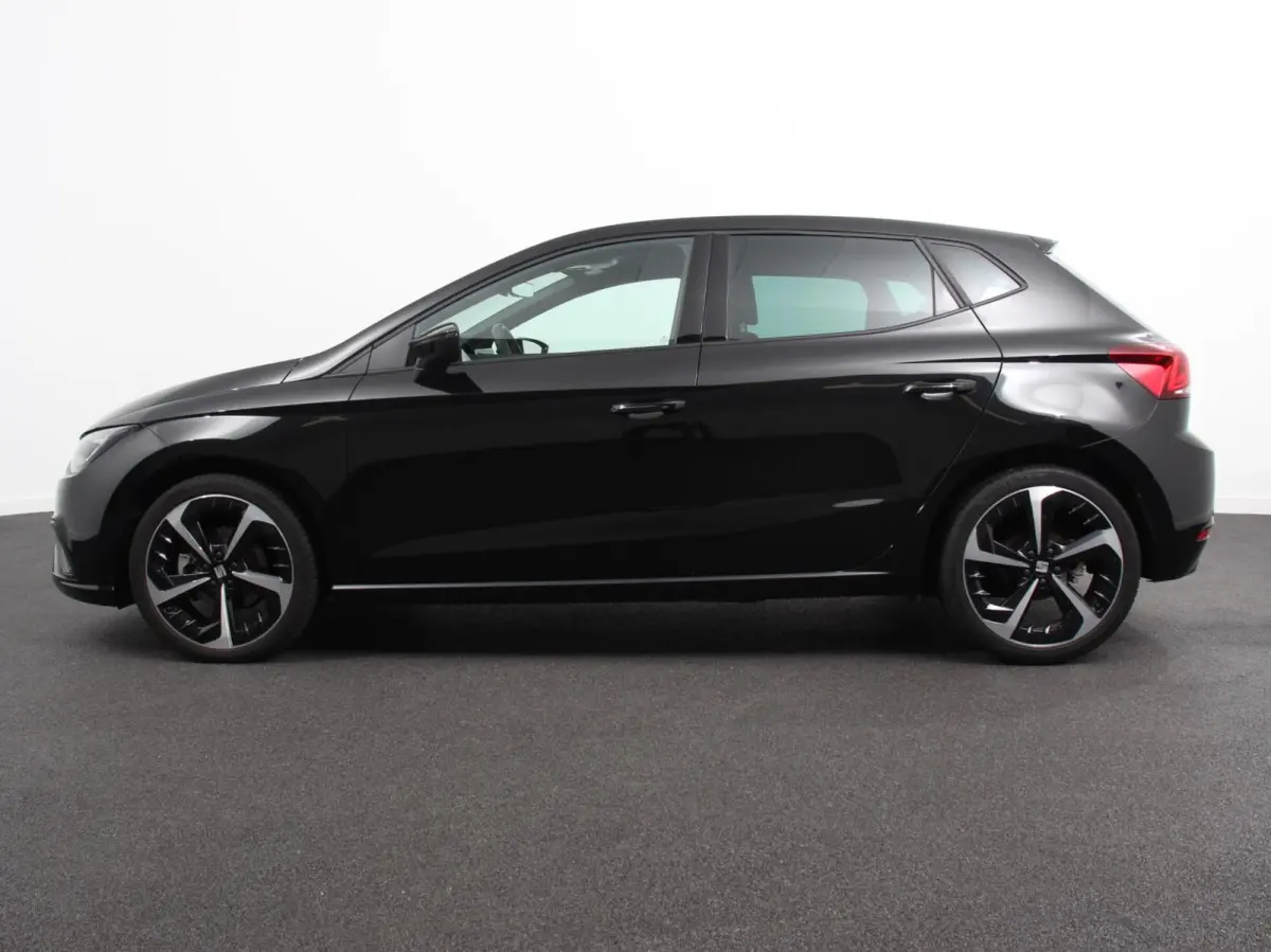 1.0 EcoTSI 110pk Automaat FR DEMO ! Climate Control Adaptieve cruise control LED Keyless Parkeersensoren Verwarmde voorstoelen Achteruitrij Camera Apple Carplay/ Android Auto