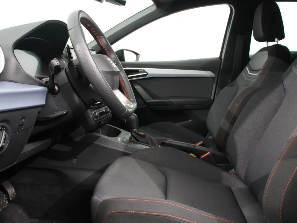 1.0 EcoTSI 110pk Automaat FR DEMO ! Climate Control Adaptieve cruise control LED Keyless Parkeersensoren Verwarmde voorstoelen Achteruitrij Camera Apple Carplay/ Android Auto