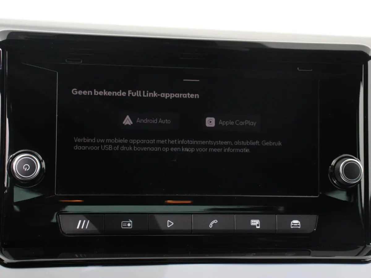 1.0 EcoTSI 110pk Automaat FR DEMO ! Climate Control Adaptieve cruise control LED Keyless Parkeersensoren Verwarmde voorstoelen Achteruitrij Camera Apple Carplay/ Android Auto