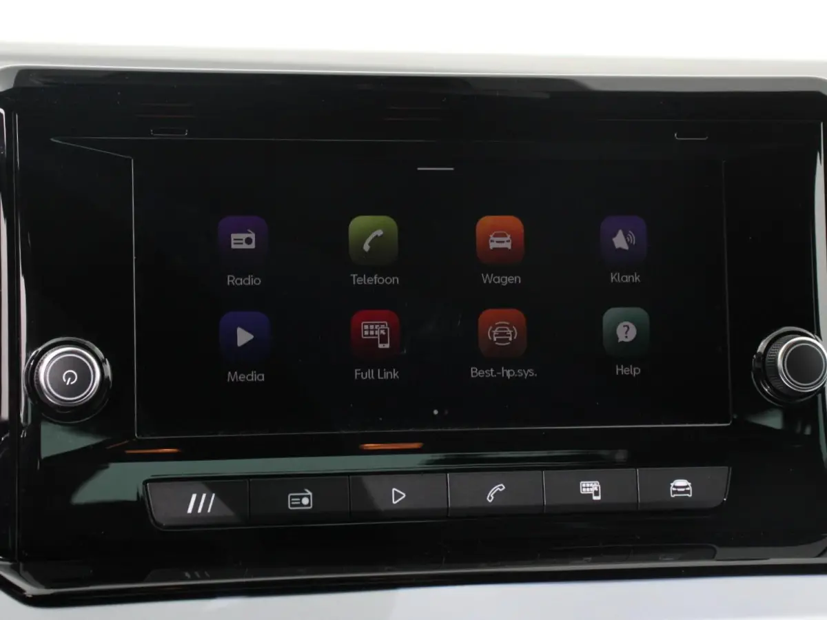1.0 EcoTSI 110pk Automaat FR DEMO ! Climate Control Adaptieve cruise control LED Keyless Parkeersensoren Verwarmde voorstoelen Achteruitrij Camera Apple Carplay/ Android Auto