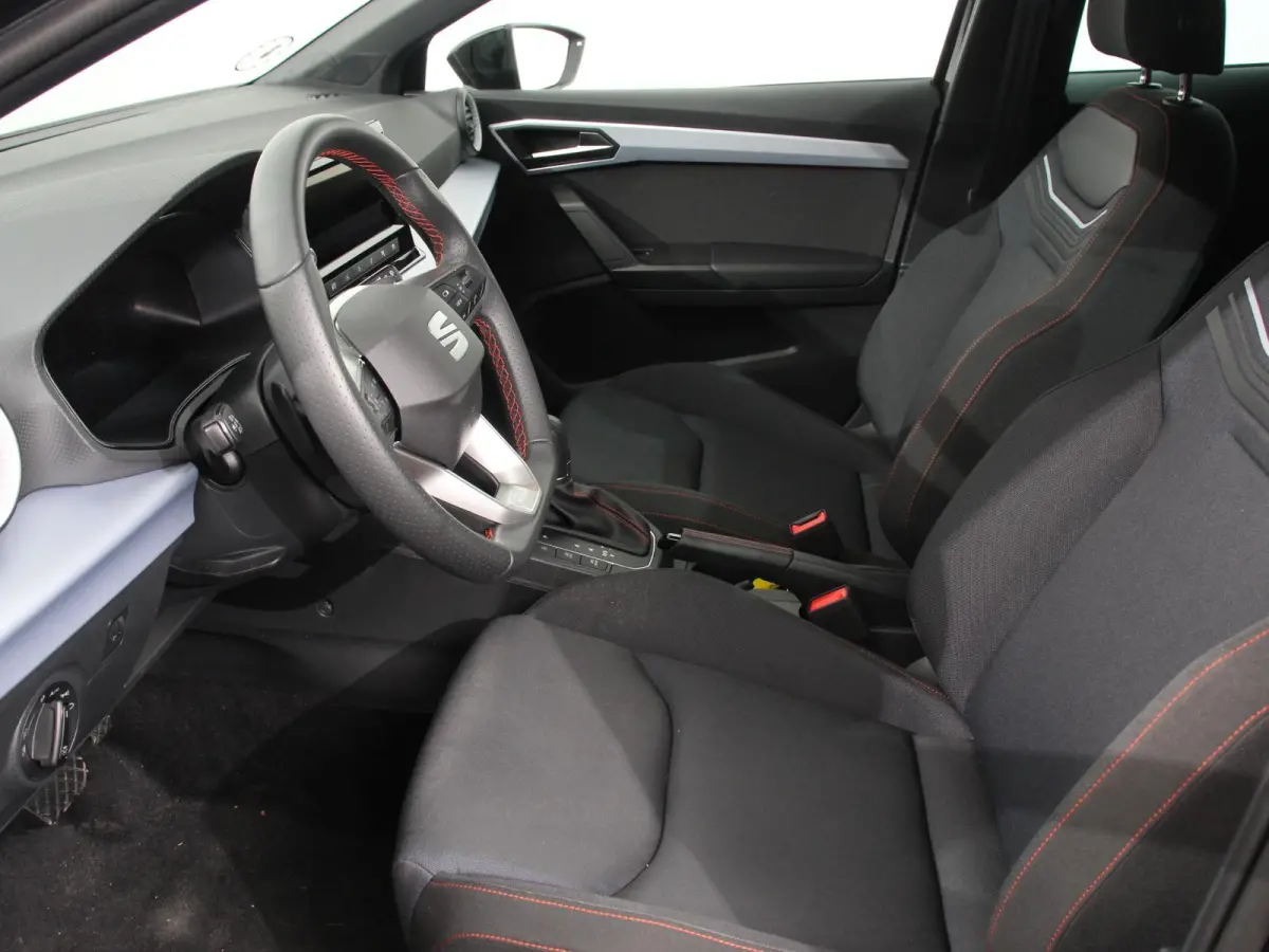 1.0 EcoTSI 110pk Automaat FR DEMO ! Climate Control Adaptieve cruise control LED Keyless Parkeersensoren Verwarmde voorstoelen Achteruitrij Camera Apple Carplay/ Android Auto