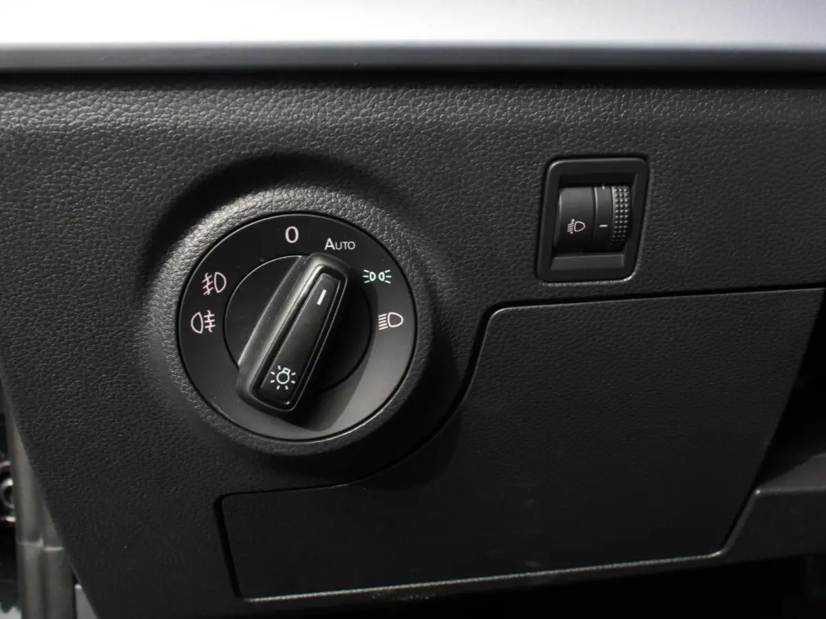 1.0 EcoTSI 110pk Automaat FR DEMO ! Climate Control Adaptieve cruise control LED Keyless Parkeersensoren Verwarmde voorstoelen Achteruitrij Camera Apple Carplay/ Android Auto