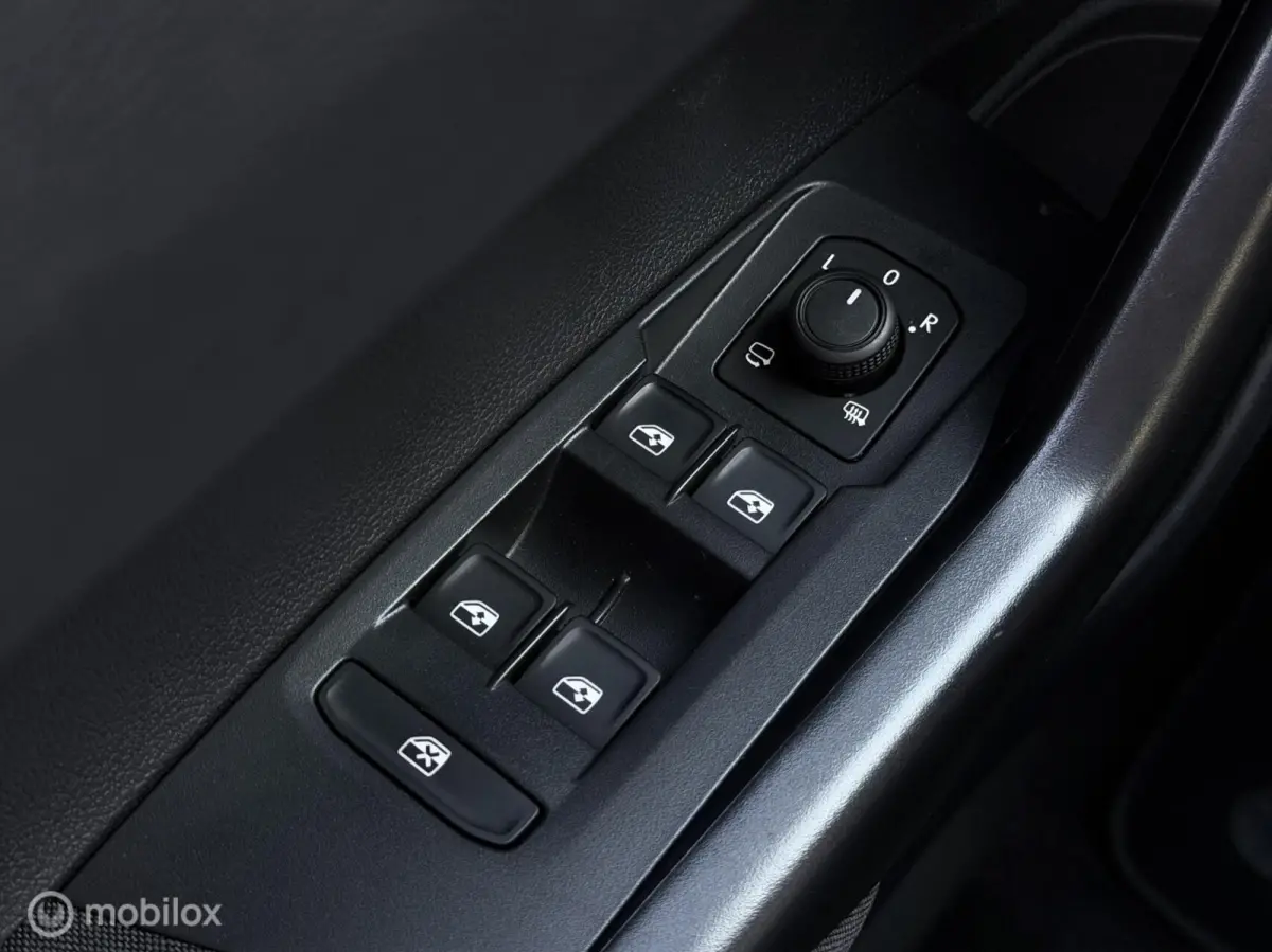 1.0 MPI | Stoelverwarming | CarPlay | Draadloos Laden