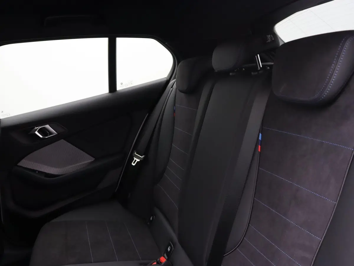120 M Sport Design Edition | Premium Pack | Stuurwielrand Verwarmd | Driving Assistant | Parking Assistant | 18''