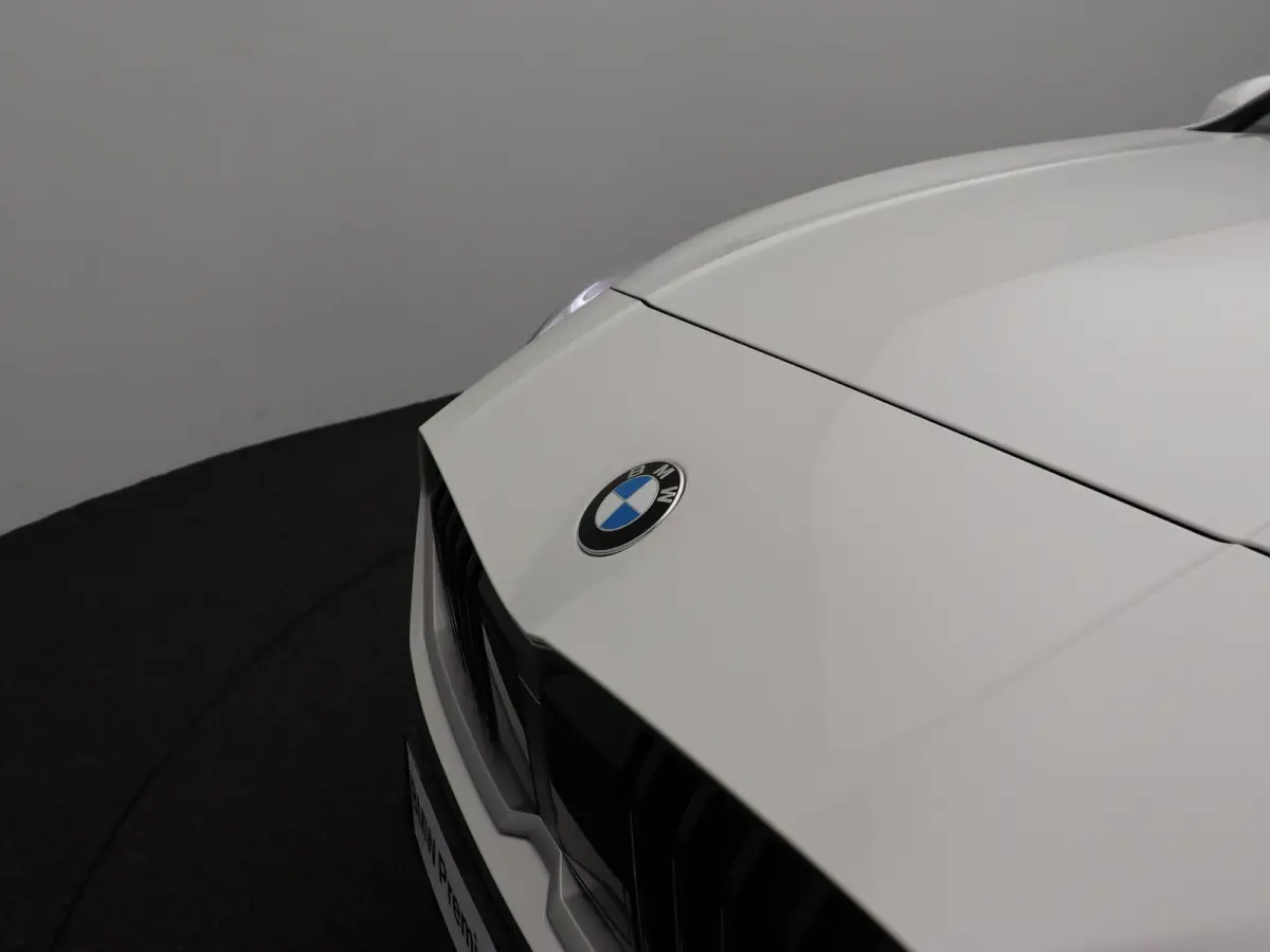 120 M Sport Design Edition | Premium Pack | Stuurwielrand Verwarmd | Driving Assistant | Parking Assistant | 18''
