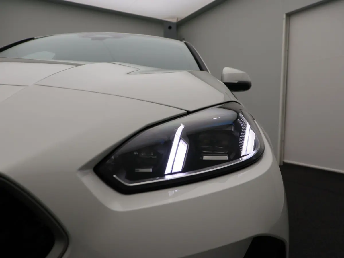 120 M Sport Design Edition | Premium Pack | Stuurwielrand Verwarmd | Driving Assistant | Parking Assistant | 18''