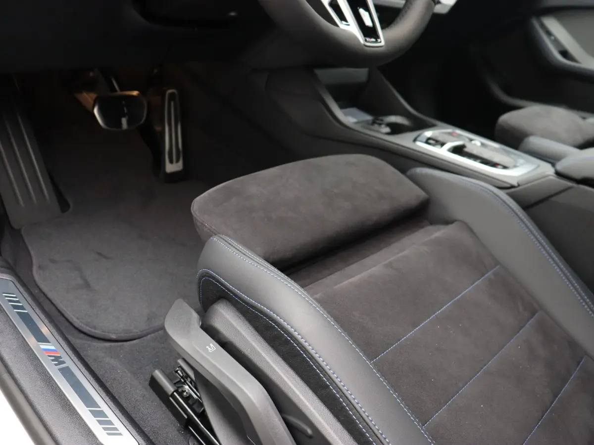 120 M Sport Design Edition | Premium Pack | Stuurwielrand Verwarmd | Driving Assistant | Parking Assistant | 18''
