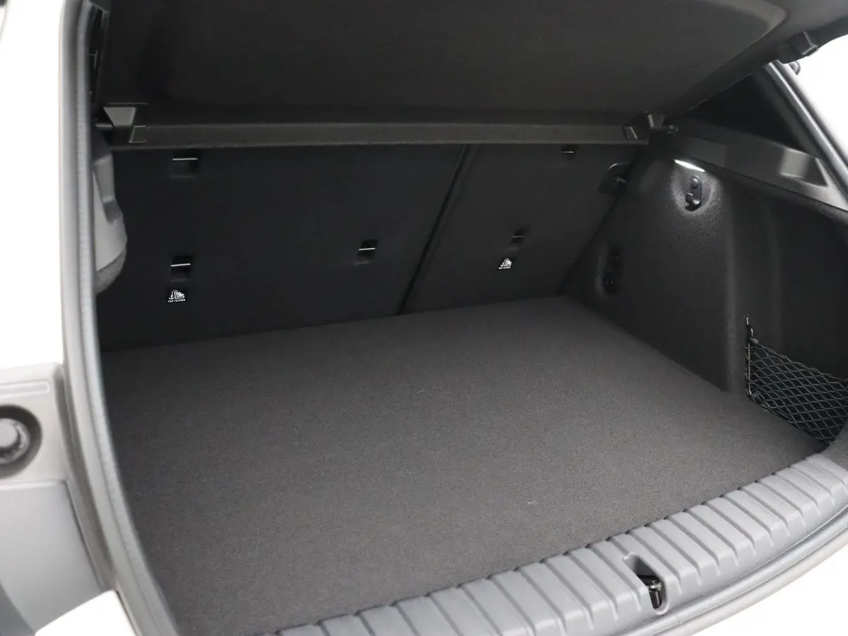 120 M Sport Design Edition | Premium Pack | Stuurwielrand Verwarmd | Driving Assistant | Parking Assistant | 18''