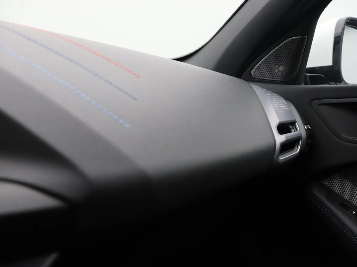 120 M Sport Design Edition | Premium Pack | Stuurwielrand Verwarmd | Driving Assistant | Parking Assistant | 18''