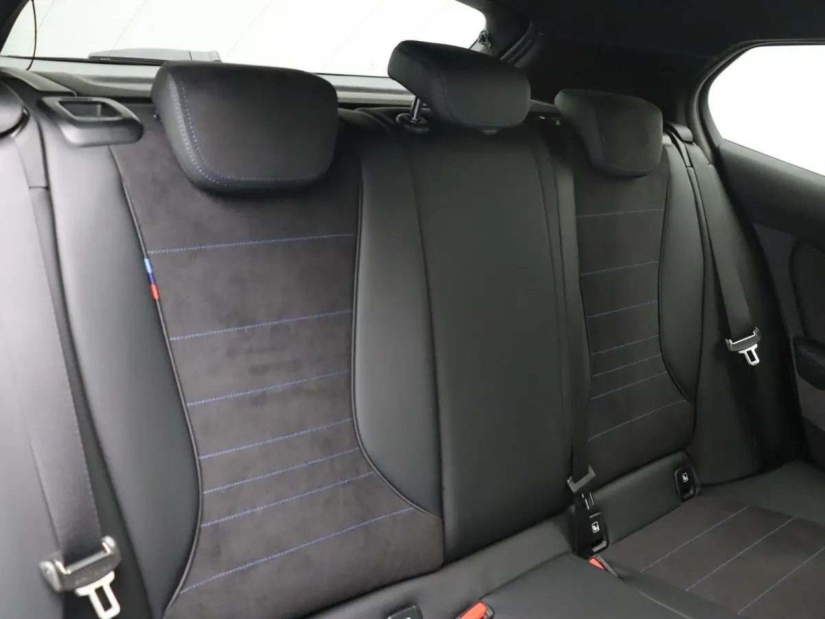 120 M Sport Design Edition | Premium Pack | Stuurwielrand Verwarmd | Driving Assistant | Parking Assistant | 18''