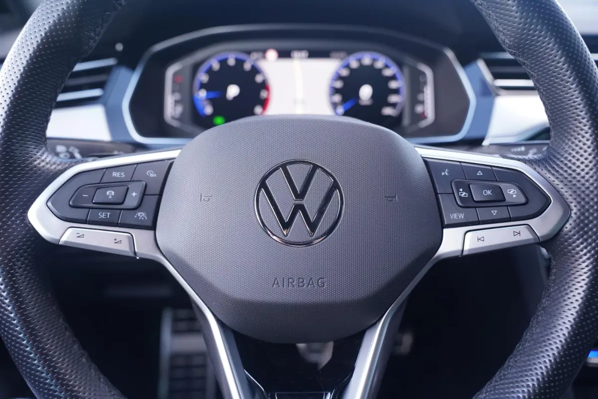 1.5 TSI R-Line Business + NAP IQ.Light-R-Line int. Vol leder Camera Apple Carplay Stoel- en voorruitverwarming