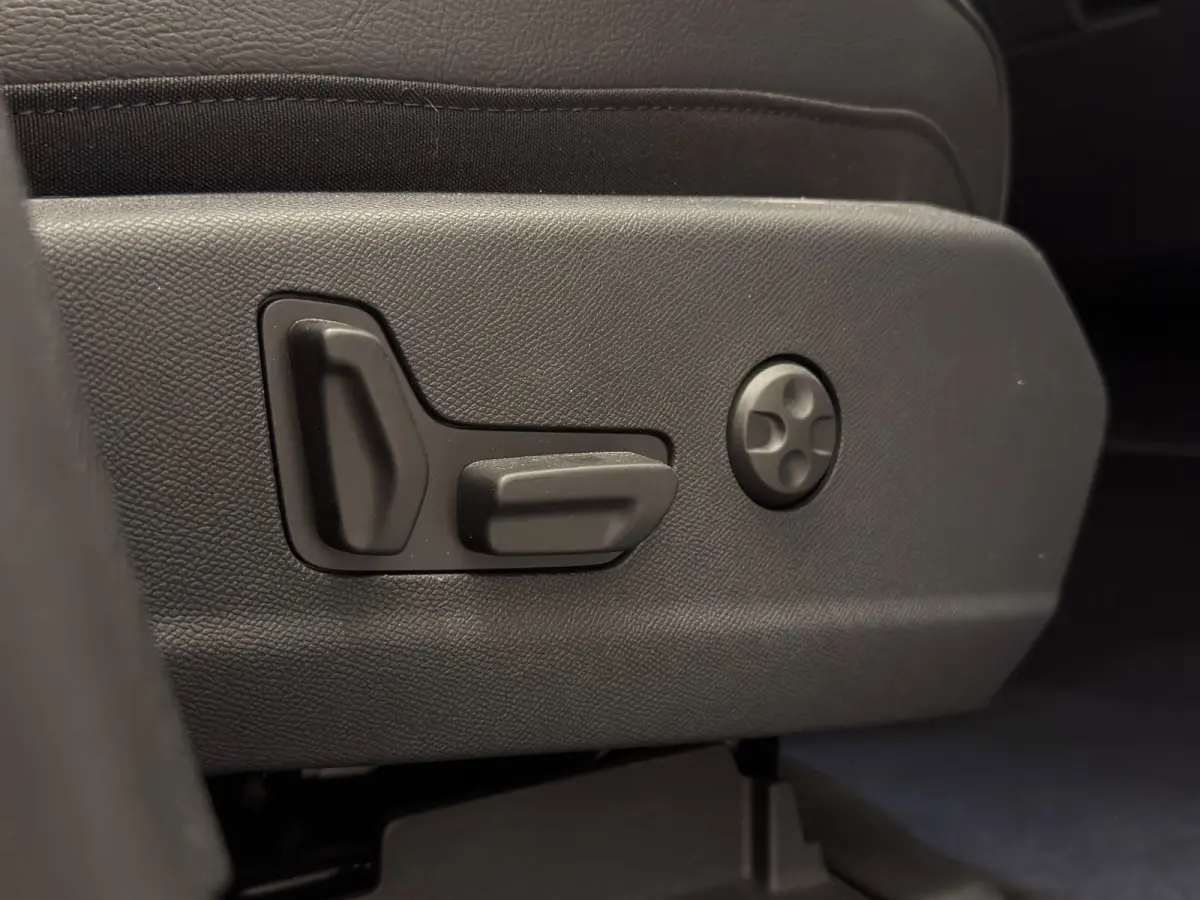 E-Tense Performance Line+ / Keyless / ACC / Carplay