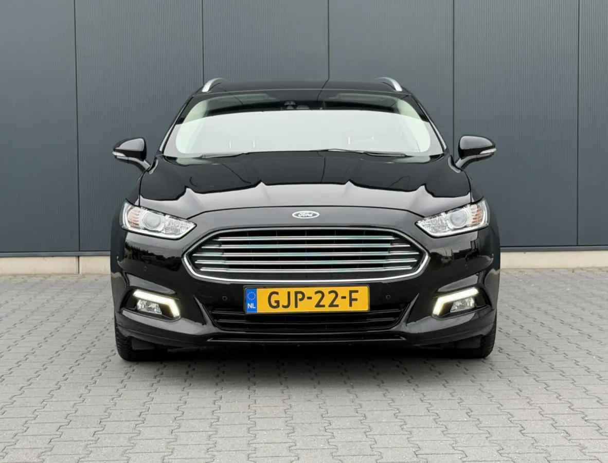 1.5 Titanium Xenon - Led - Navi - Trekhaak - Automaat
