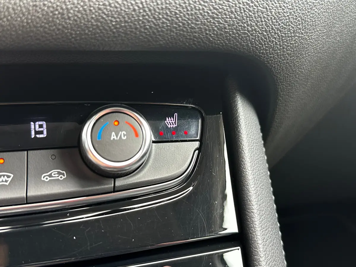 1.2 Turbo 130 PK Level 4 | TREKHAAK AFNB.| STOEL, STUUR EN VOORRUITVERWARMING| MATRIX LED| AGR COMFORTSTOELEN| DODEHOEK DETECTIE| CAMERA + PARKEERSENSOREN| NAVIGATIE + APPLE CARPLAY/ANDROID 