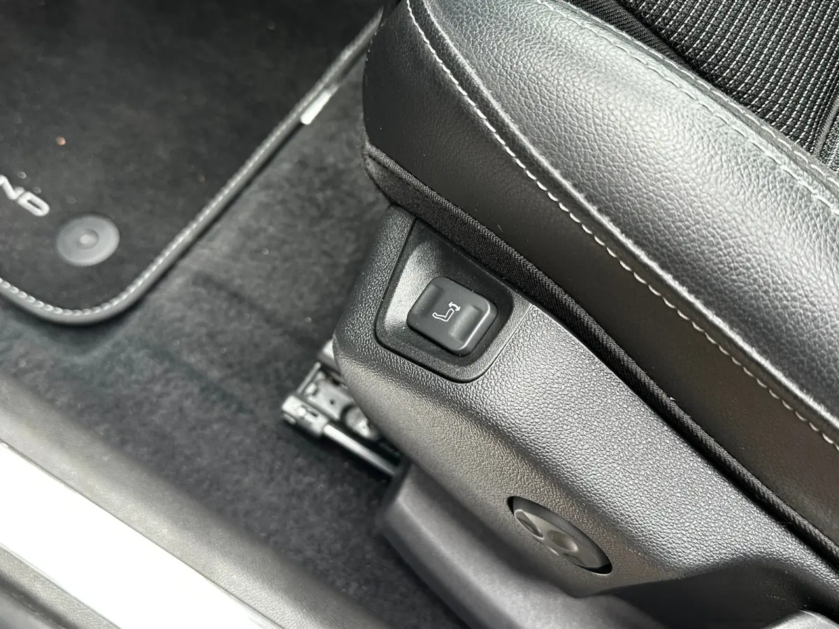 1.2 Turbo 130 PK Level 4 | TREKHAAK AFNB.| STOEL, STUUR EN VOORRUITVERWARMING| MATRIX LED| AGR COMFORTSTOELEN| DODEHOEK DETECTIE| CAMERA + PARKEERSENSOREN| NAVIGATIE + APPLE CARPLAY/ANDROID 