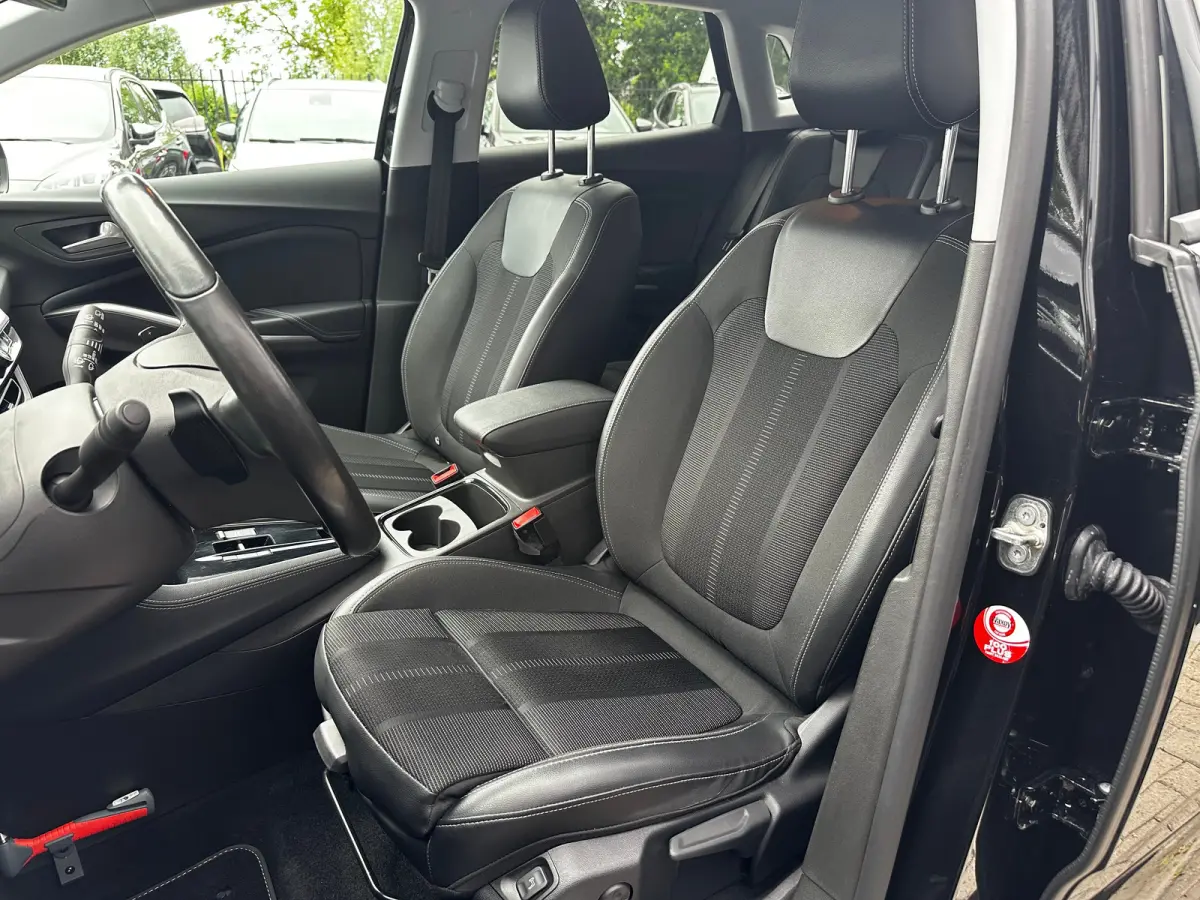 1.2 Turbo 130 PK Level 4 | TREKHAAK AFNB.| STOEL, STUUR EN VOORRUITVERWARMING| MATRIX LED| AGR COMFORTSTOELEN| DODEHOEK DETECTIE| CAMERA + PARKEERSENSOREN| NAVIGATIE + APPLE CARPLAY/ANDROID 