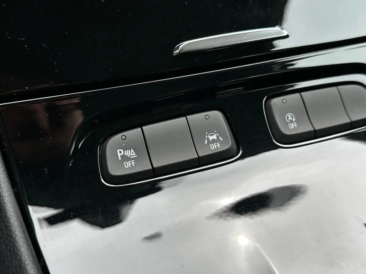 1.2 Turbo 130 PK Level 4 | TREKHAAK AFNB.| STOEL, STUUR EN VOORRUITVERWARMING| MATRIX LED| AGR COMFORTSTOELEN| DODEHOEK DETECTIE| CAMERA + PARKEERSENSOREN| NAVIGATIE + APPLE CARPLAY/ANDROID 