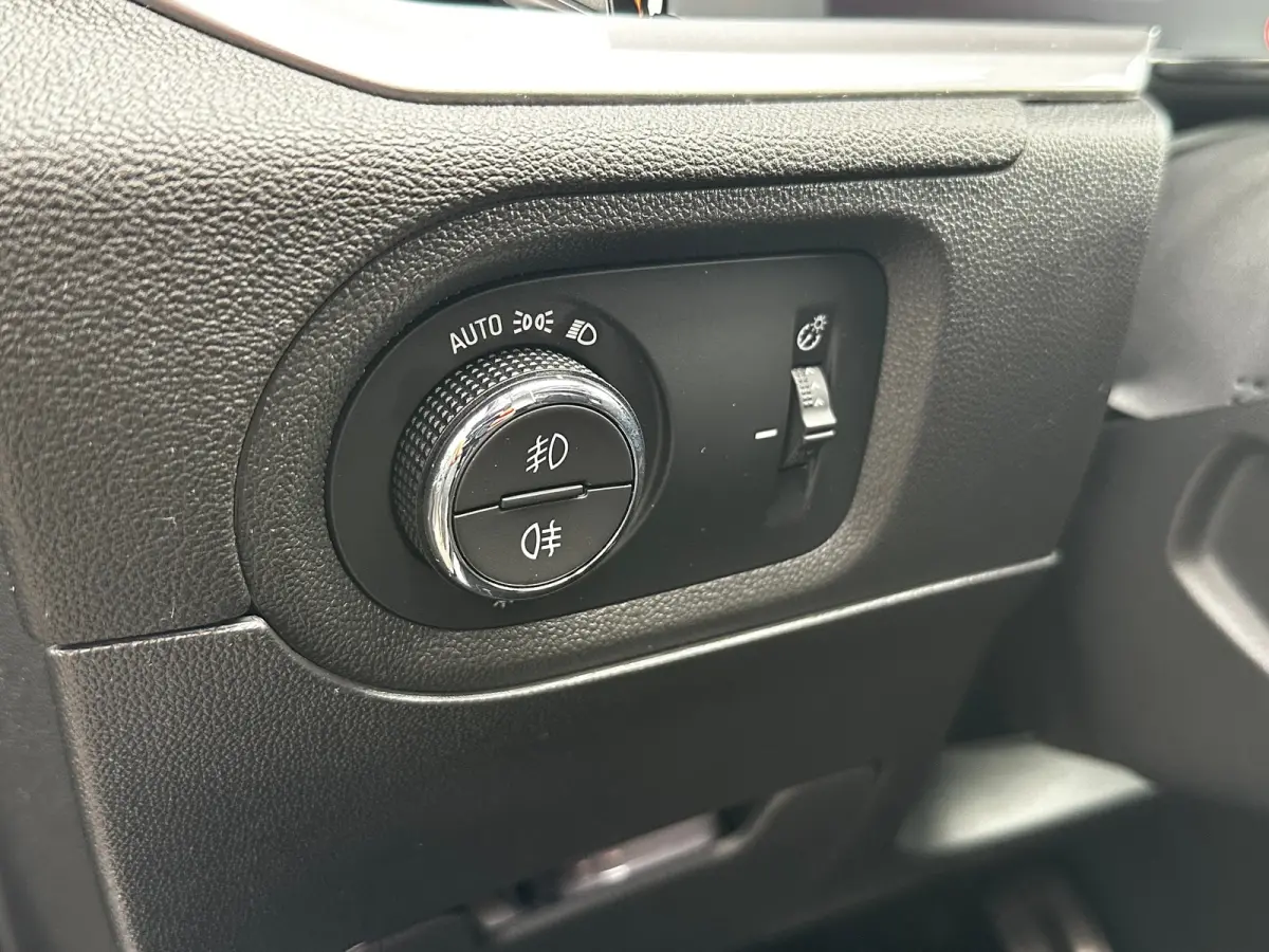 1.2 Turbo 130 PK Level 4 | TREKHAAK AFNB.| STOEL, STUUR EN VOORRUITVERWARMING| MATRIX LED| AGR COMFORTSTOELEN| DODEHOEK DETECTIE| CAMERA + PARKEERSENSOREN| NAVIGATIE + APPLE CARPLAY/ANDROID 