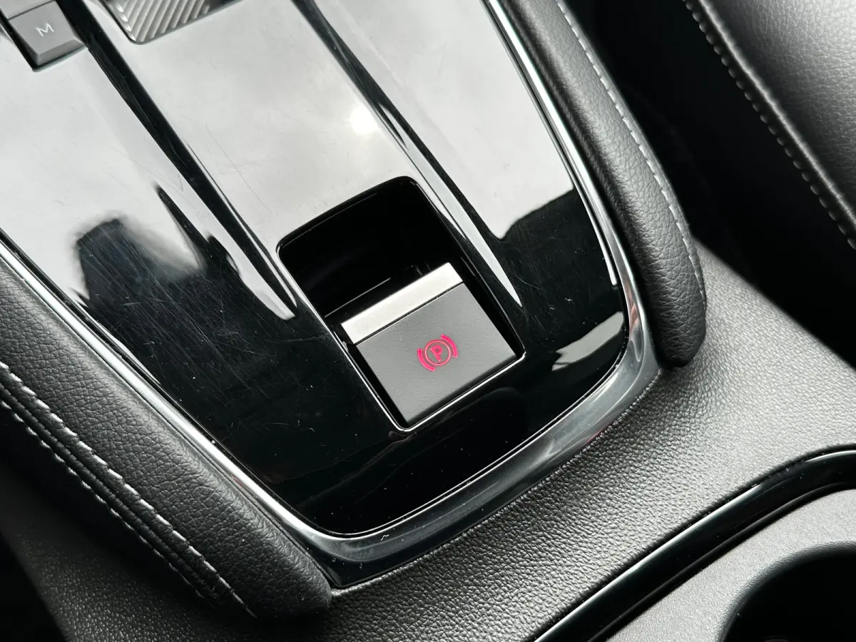1.2 Turbo 130 PK Level 4 | TREKHAAK AFNB.| STOEL, STUUR EN VOORRUITVERWARMING| MATRIX LED| AGR COMFORTSTOELEN| DODEHOEK DETECTIE| CAMERA + PARKEERSENSOREN| NAVIGATIE + APPLE CARPLAY/ANDROID 
