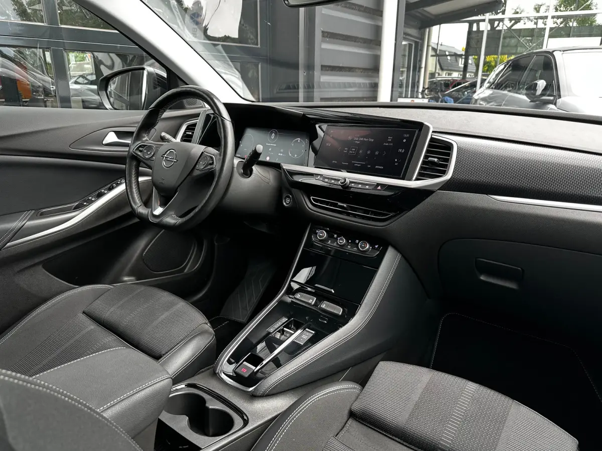 1.2 Turbo 130 PK Level 4 | TREKHAAK AFNB.| STOEL, STUUR EN VOORRUITVERWARMING| MATRIX LED| AGR COMFORTSTOELEN| DODEHOEK DETECTIE| CAMERA + PARKEERSENSOREN| NAVIGATIE + APPLE CARPLAY/ANDROID 