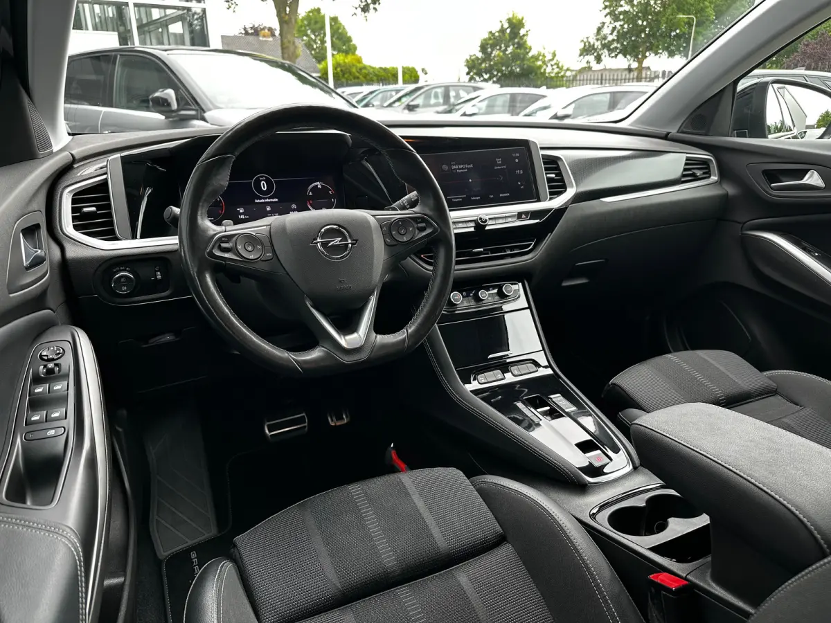 1.2 Turbo 130 PK Level 4 | TREKHAAK AFNB.| STOEL, STUUR EN VOORRUITVERWARMING| MATRIX LED| AGR COMFORTSTOELEN| DODEHOEK DETECTIE| CAMERA + PARKEERSENSOREN| NAVIGATIE + APPLE CARPLAY/ANDROID 