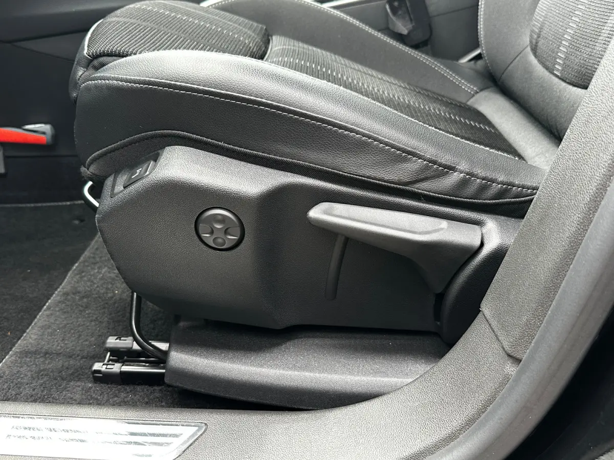 1.2 Turbo 130 PK Level 4 | TREKHAAK AFNB.| STOEL, STUUR EN VOORRUITVERWARMING| MATRIX LED| AGR COMFORTSTOELEN| DODEHOEK DETECTIE| CAMERA + PARKEERSENSOREN| NAVIGATIE + APPLE CARPLAY/ANDROID 