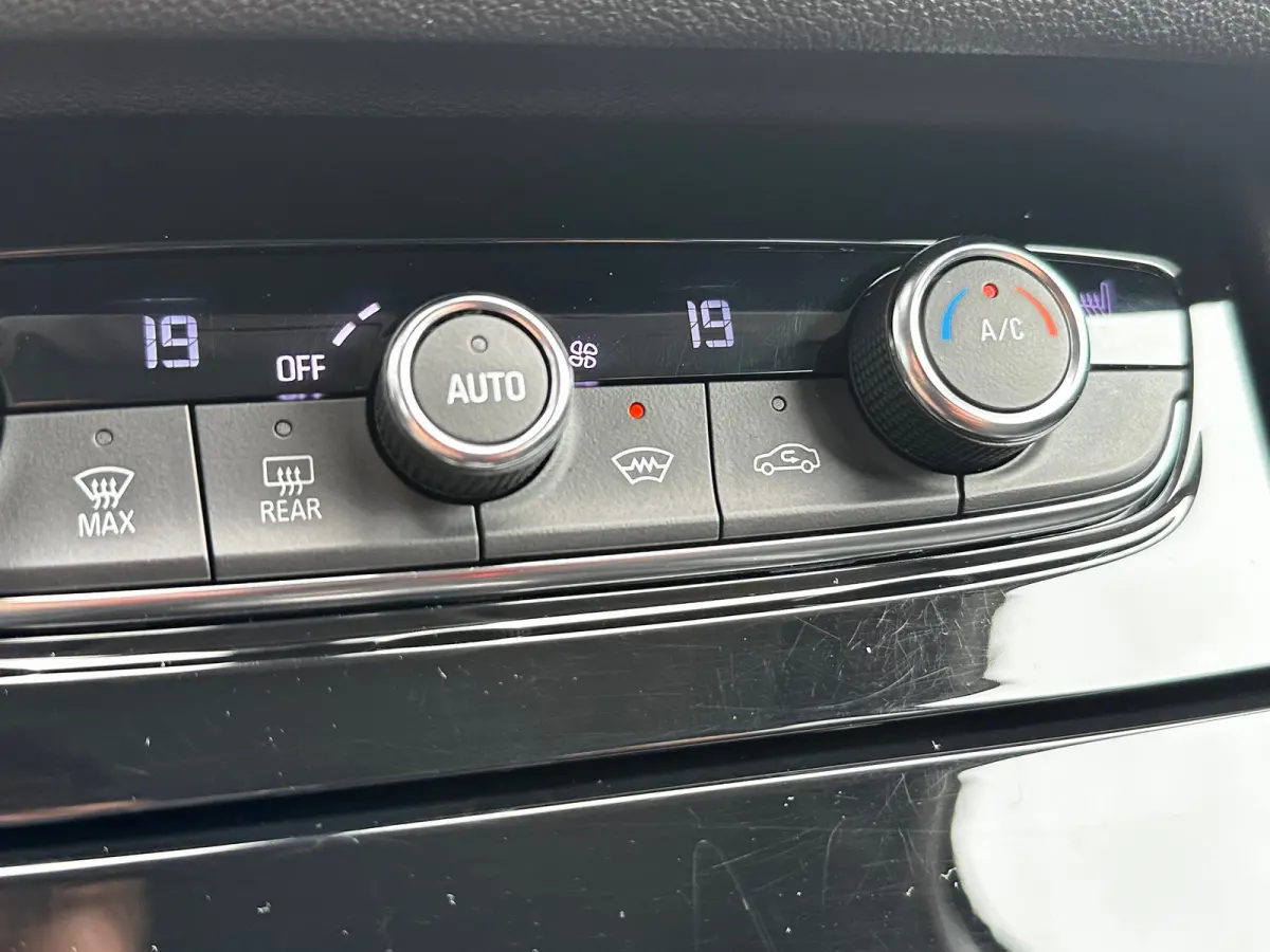 1.2 Turbo 130 PK Level 4 | TREKHAAK AFNB.| STOEL, STUUR EN VOORRUITVERWARMING| MATRIX LED| AGR COMFORTSTOELEN| DODEHOEK DETECTIE| CAMERA + PARKEERSENSOREN| NAVIGATIE + APPLE CARPLAY/ANDROID 