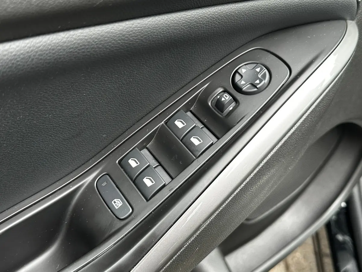 1.2 Turbo 130 PK Level 4 | TREKHAAK AFNB.| STOEL, STUUR EN VOORRUITVERWARMING| MATRIX LED| AGR COMFORTSTOELEN| DODEHOEK DETECTIE| CAMERA + PARKEERSENSOREN| NAVIGATIE + APPLE CARPLAY/ANDROID 