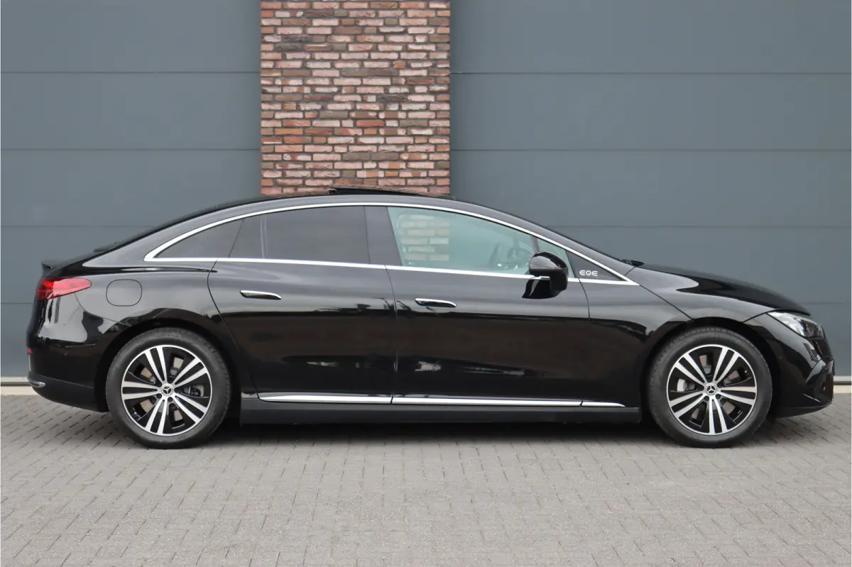 300 Business Solution 90 kWh | Panoramadak | Distronic | Memory | Camera | Warmtepomp | Keyless Go | Stoelverwarming | 22kW | Leder |