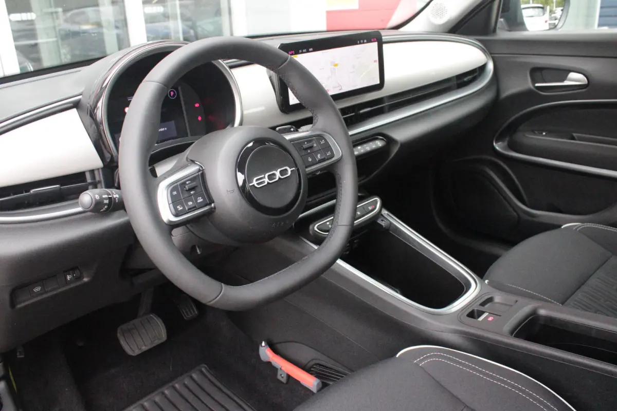 1.2 Hybrid 110PK AUTOMAAT URBAN | STOEL/VOORRUIT VERWARMING | KEYLESS ENTRY/START | 17" LICHTEMATELN VELGEN | DRAADLOZE TELEFOONLADER | DRAADLOZE APPLE CARPLAY/ANDROID AUTO | NAVIGATIE | DAB