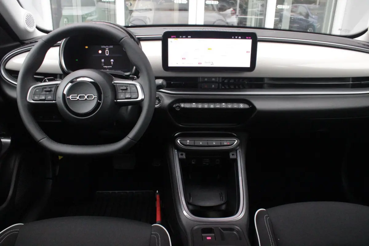 1.2 Hybrid 110PK AUTOMAAT URBAN | STOEL/VOORRUIT VERWARMING | KEYLESS ENTRY/START | 17" LICHTEMATELN VELGEN | DRAADLOZE TELEFOONLADER | DRAADLOZE APPLE CARPLAY/ANDROID AUTO | NAVIGATIE | DAB