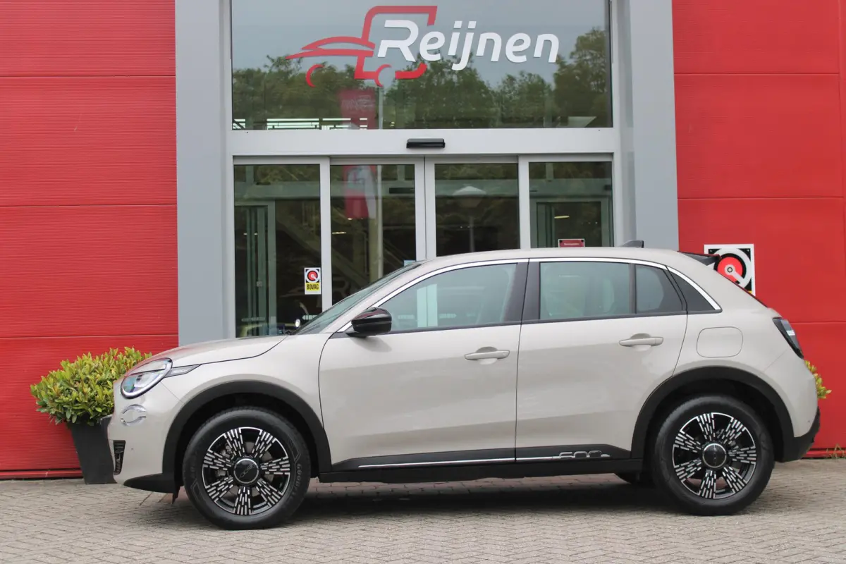 1.2 Hybrid 110PK AUTOMAAT URBAN | STOEL/VOORRUIT VERWARMING | KEYLESS ENTRY/START | 17" LICHTEMATELN VELGEN | DRAADLOZE TELEFOONLADER | DRAADLOZE APPLE CARPLAY/ANDROID AUTO | NAVIGATIE | DAB