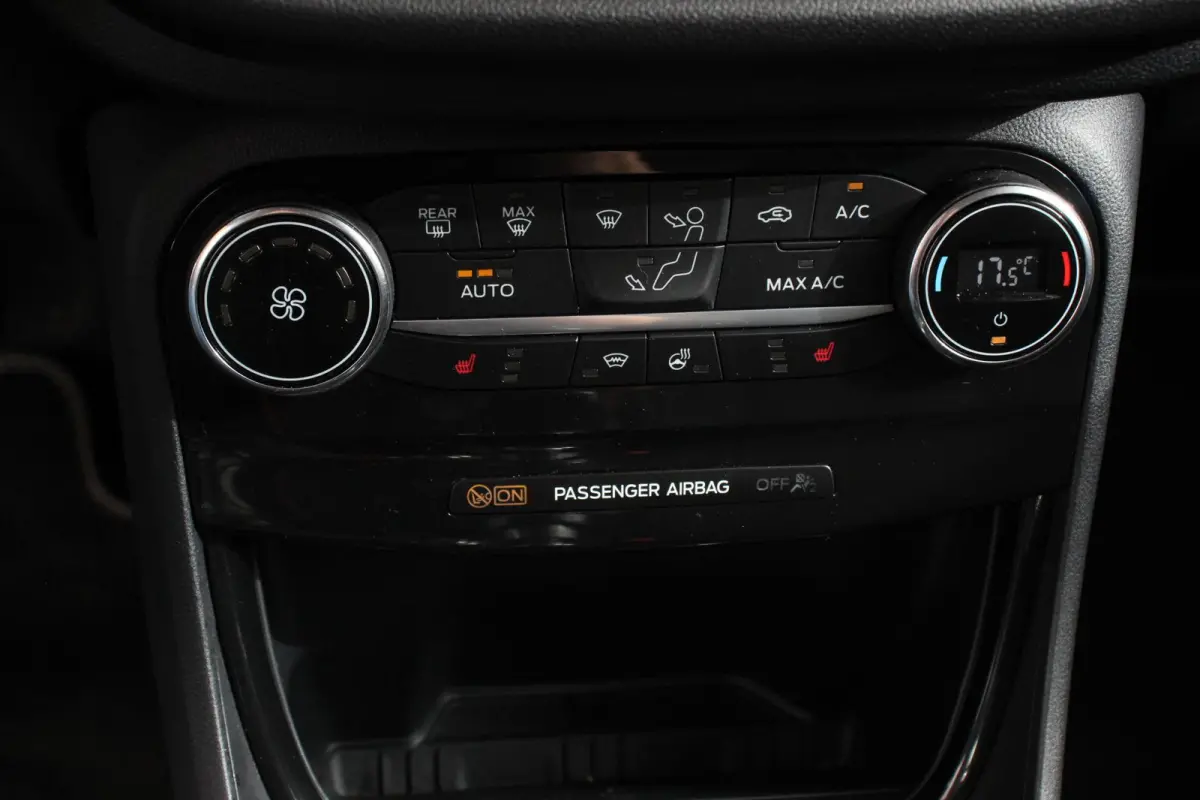 1.0 EcoBoost Titanium Navigatie Climate Control Cruise Control Stoel/Stuurverwarming 17 Inch Lichtmetalen Velgen
