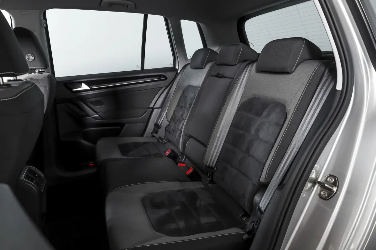 1.4 TSI 125 PK Highline 125 PK - Automaat | Adapt. Cruise | Stoelverw. | Trekhaak Inklapbaar | PDC | ECC | NAV | LM 17" |
