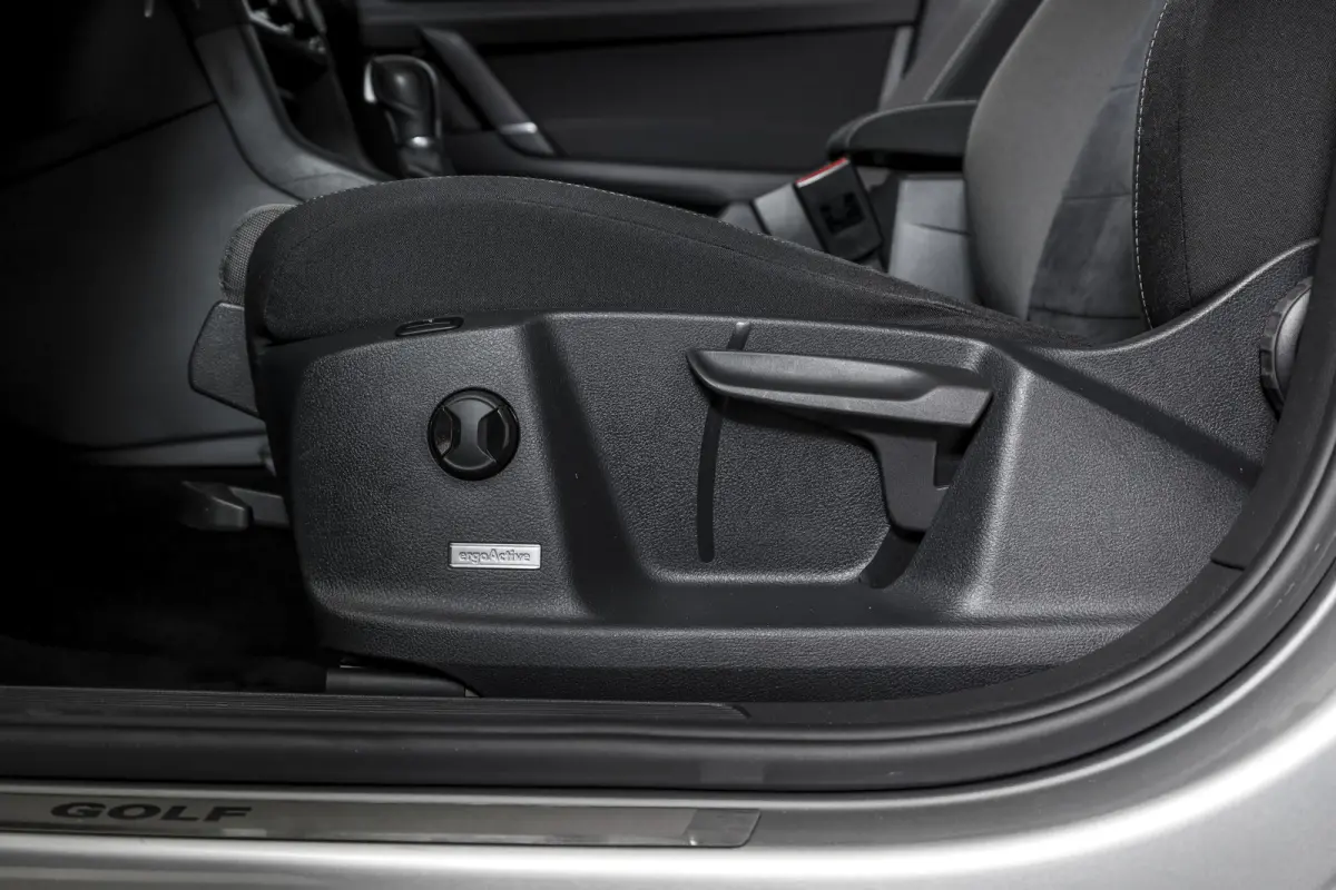 1.4 TSI 125 PK Highline 125 PK - Automaat | Adapt. Cruise | Stoelverw. | Trekhaak Inklapbaar | PDC | ECC | NAV | LM 17" |