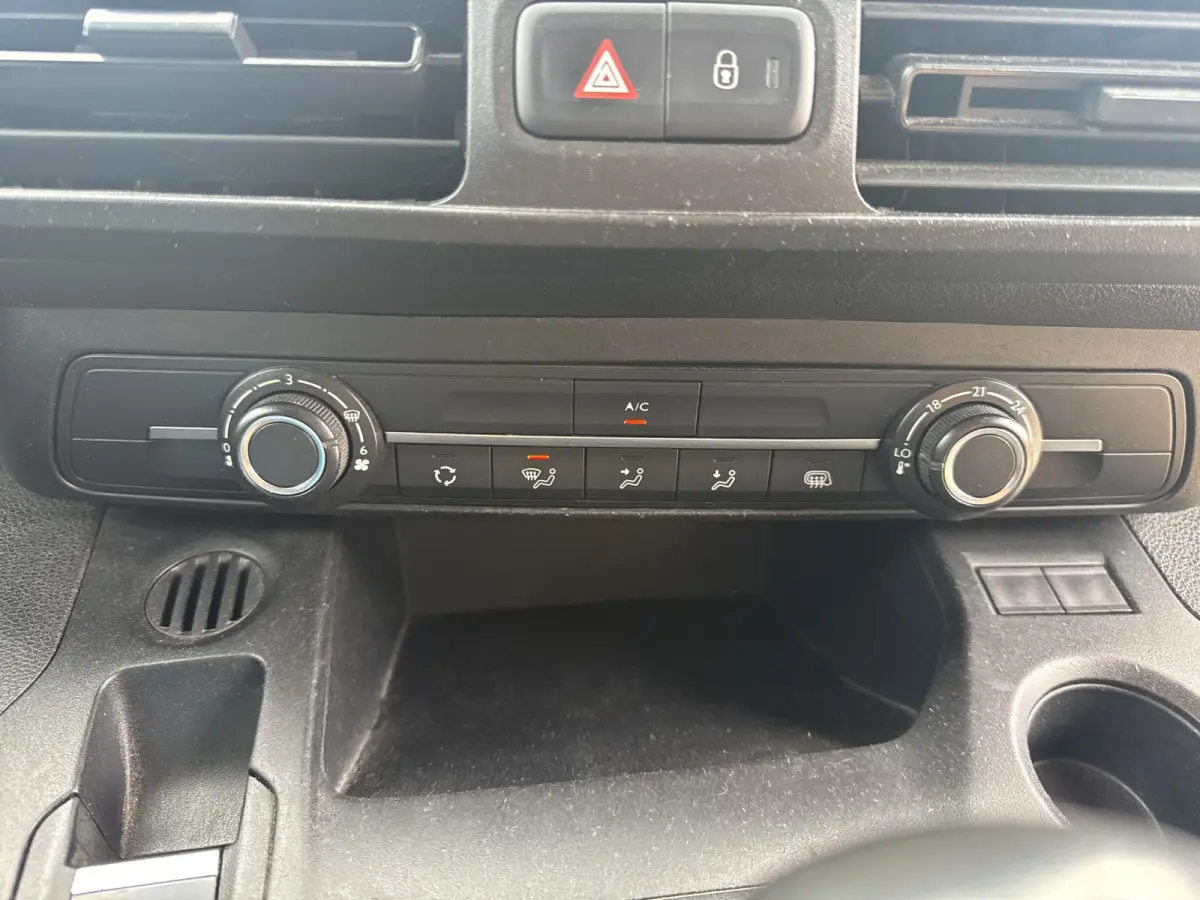 1.2T 110 PK **Benzine** L1 Navigatie Climate control Camera Carplay Cruise control Parkeersensoren v+a Gasoline Benzin