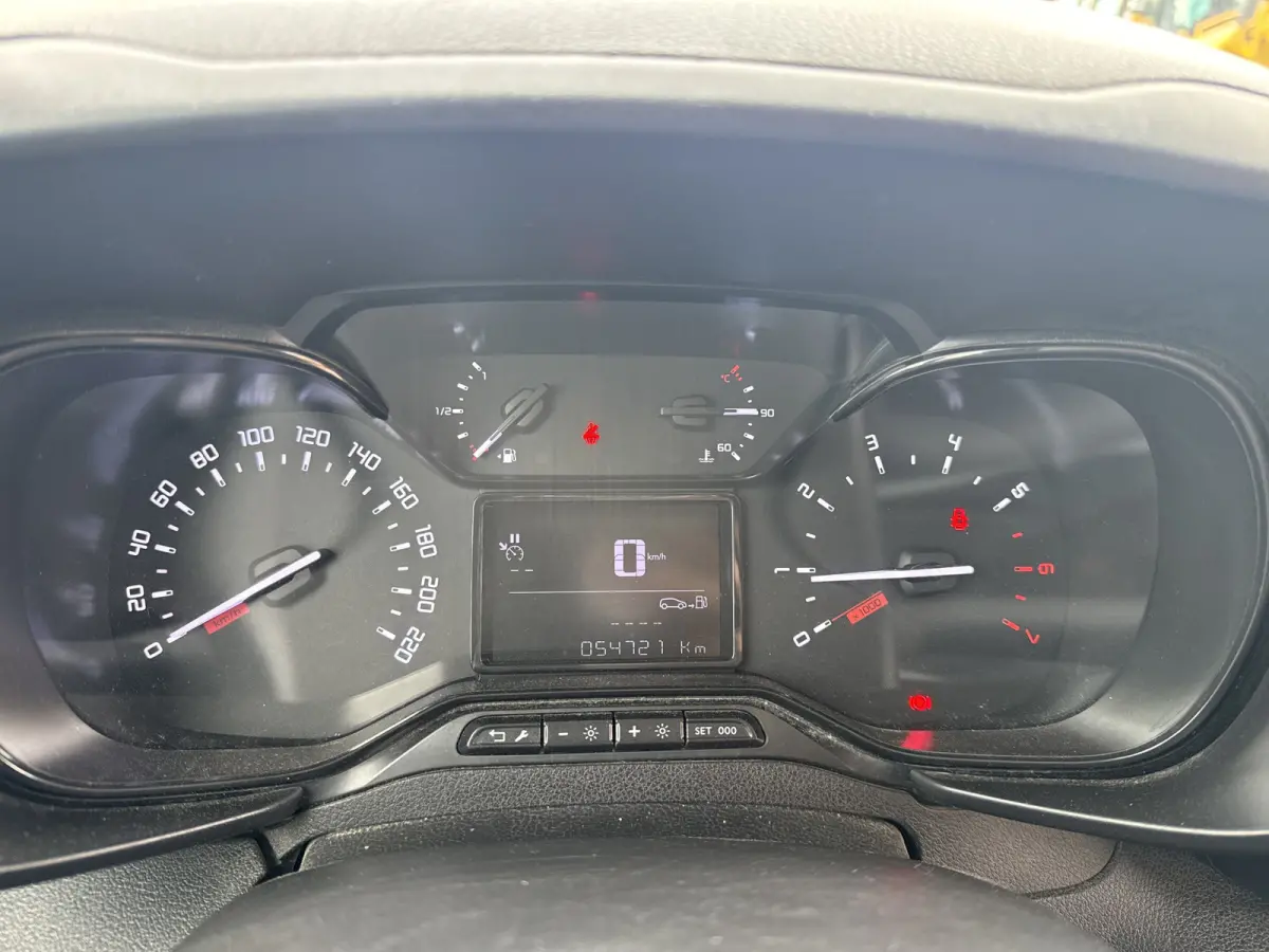 1.2T 110 PK **Benzine** L1 Navigatie Climate control Camera Carplay Cruise control Parkeersensoren v+a Gasoline Benzin